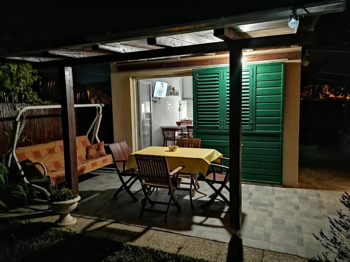 Apartment Taja, Cijela Kuca I Vrt Samo Za Vas Сплит Екстериор снимка