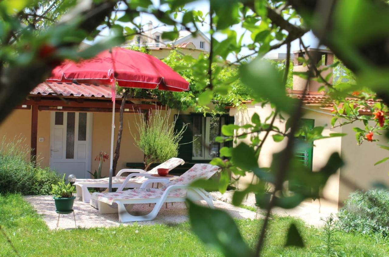 Apartment Taja, Cijela Kuca I Vrt Samo Za Vas Сплит Екстериор снимка