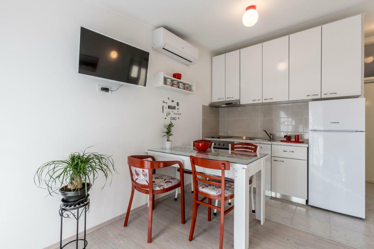 Apartment Taja, Cijela Kuca I Vrt Samo Za Vas Сплит Екстериор снимка