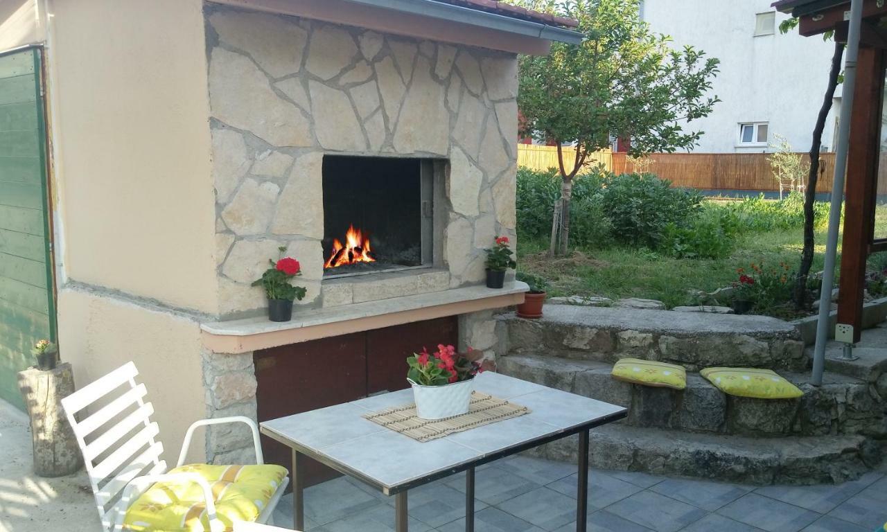 Apartment Taja, Cijela Kuca I Vrt Samo Za Vas Сплит Екстериор снимка