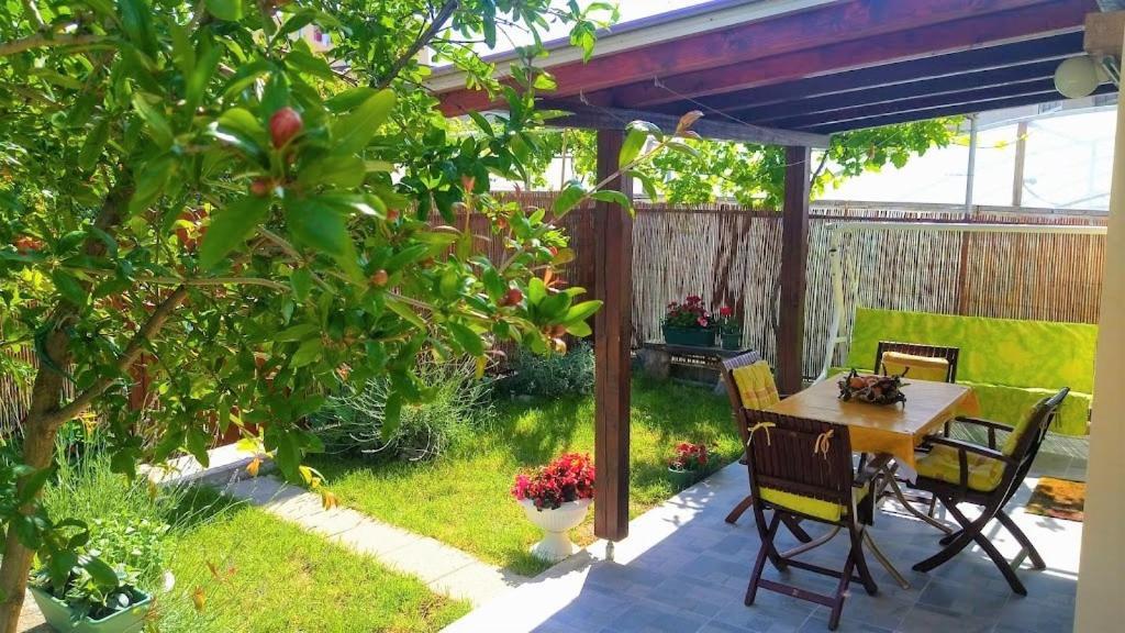 Apartment Taja, Cijela Kuca I Vrt Samo Za Vas Сплит Екстериор снимка